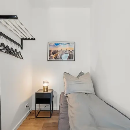 The Strassburger, Stylish 3 Bedroom In Mitte, Group & Family Friendly, 4- 6 Guests * Berlim