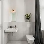 The Strassburger, Stylish 3 Bedroom In Mitte, Group & Family Friendly, 4- 6 Guests 아파트 *