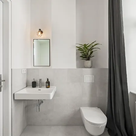 The Strassburger, Stylish 3 Bedroom In Mitte, Group & Family Friendly, 4- 6 Guests דירה *