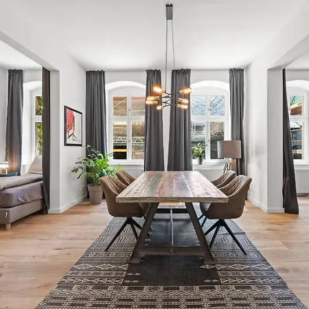 The Strassburger, Stylish 3 Bedroom In Downtown *
