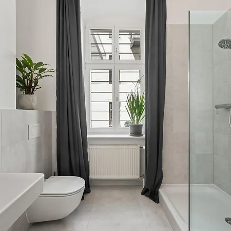 The Strassburger, Stylish 3 Bedroom In Mitte, Group & Family Friendly, 4- 6 Guests * ברלין