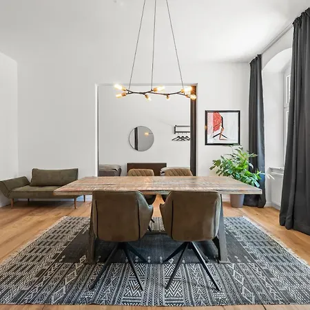 The Strassburger, Stylish 3 Bedroom In Downtown Apartment Berlin