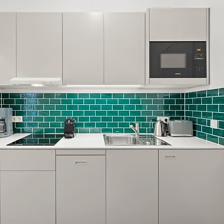The Strassburger, Stylish 3 Bedroom In Mitte, Group & Family Friendly, 4- 6 Guests Apartment Berlin