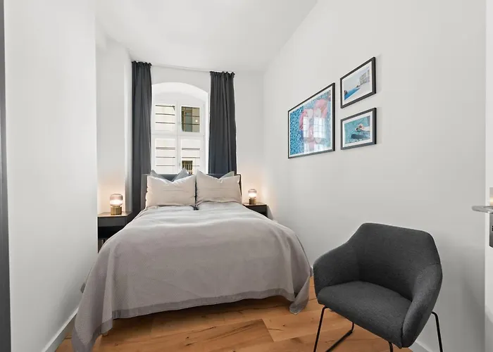 The Strassburger, Stylish 3 Bedroom In Mitte, Group & Family Friendly, 4- 6 Guests