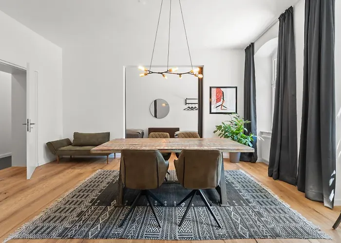 The Strassburger, Stylish 3 Bedroom In Mitte, Group & Family Friendly, 4- 6 Guests شقة برلين
