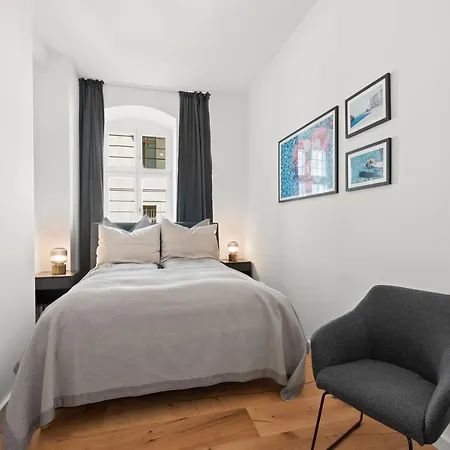 The Strassburger, Stylish 3 Bedroom In Mitte, Group & Family Friendly, 4- 6 Guests